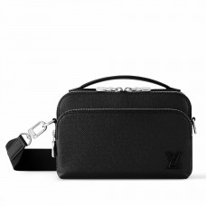Louis Vuitton Avenue Messenger Bag in Black Taiga Leather