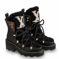 Louis Vuitton Beaubourg Ankle Boots in Black Leather with Shearling Louis Vuitton Beaubourg Ankle Boots in Black Leather with Shearling