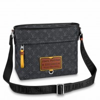Louis Vuitton Besace Zippee Bag In Monogram Eclipse Canvas M45214 Louis Vuitton Besace Zippee Bag In Monogram Eclipse Canvas M45214